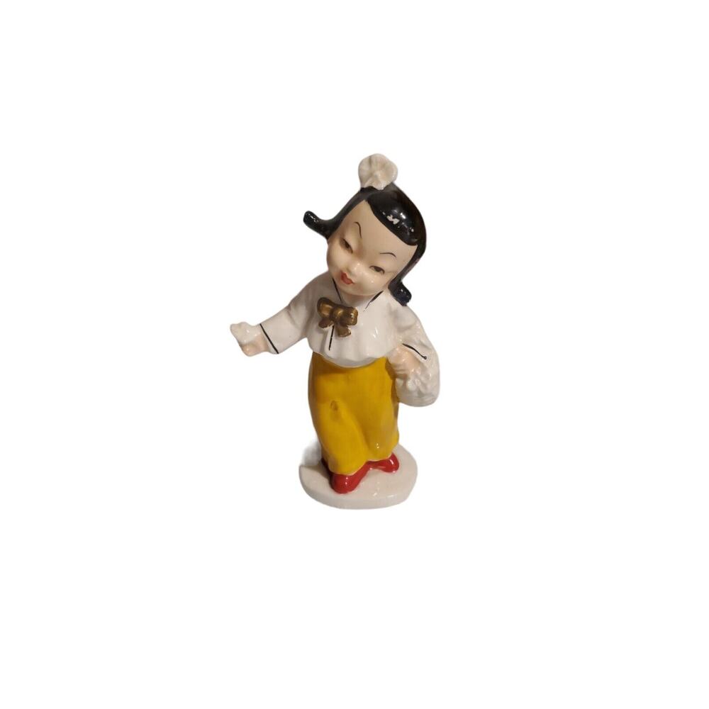 Vintage mid-century Japanese ceramic/porcelain figurine EUC